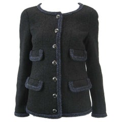 Chanel 2013 Chaqueta de lana negra de tweed con ribetes trenzados