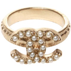 Chanel Gold plated ring with pearl embellished CC logo
