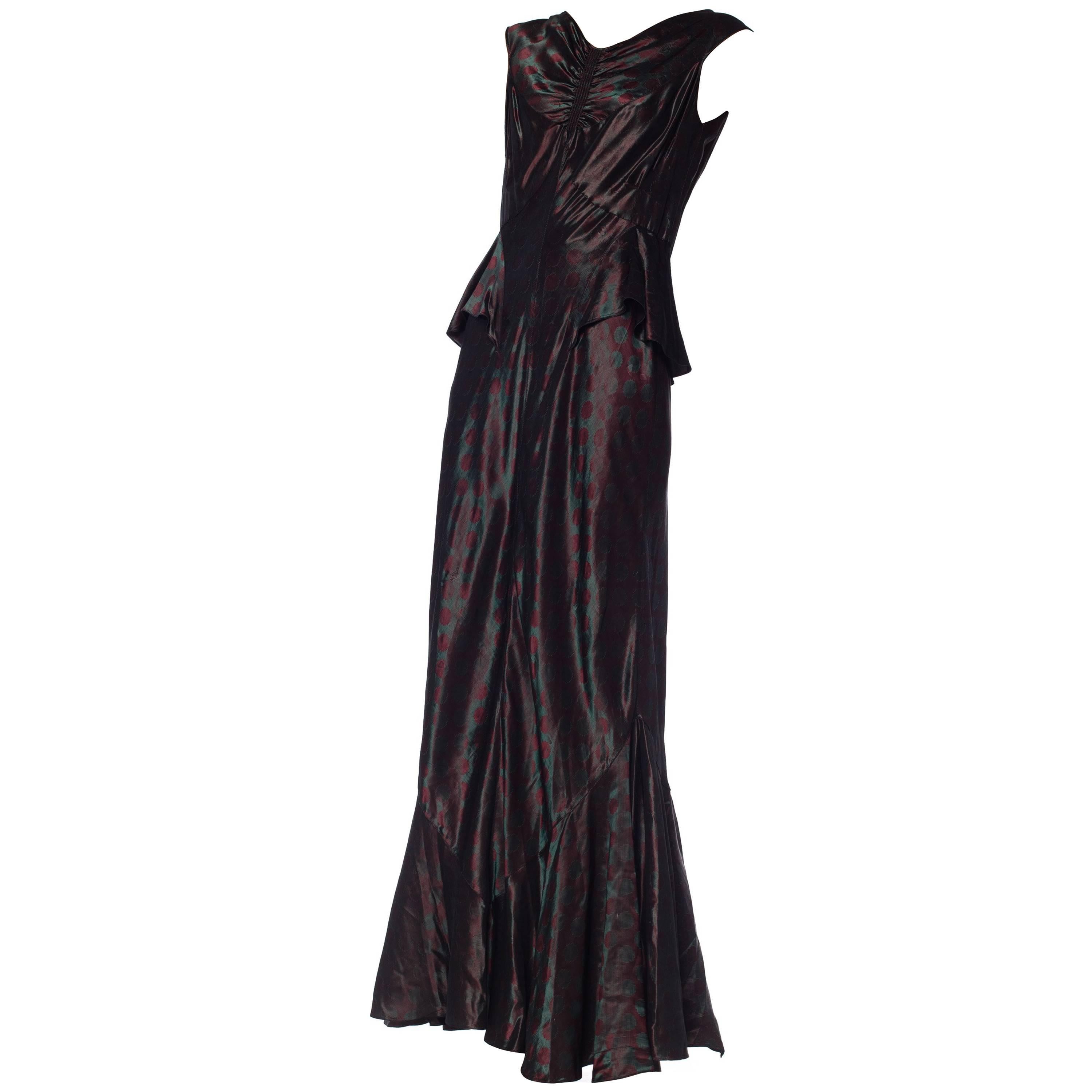 1930S Preiselbeere rot & grün Seide Taft Jacquard Haute Couture Kleid mit Peplu im Angebot