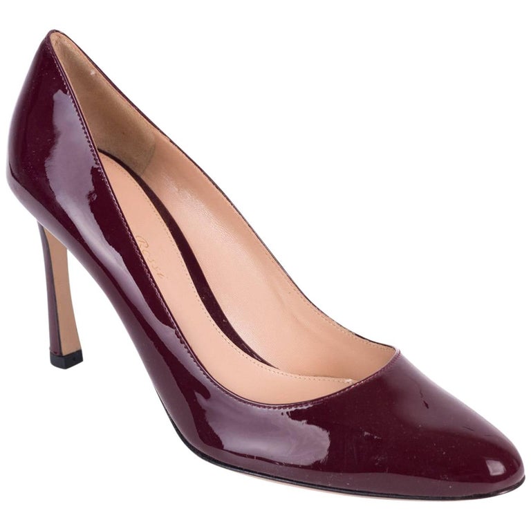 gianvito rossi round toe pumps