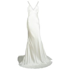 Elfenbeinfarbenes Seidenkleid mit strassbesetzten Trägern von Pamela Dennis