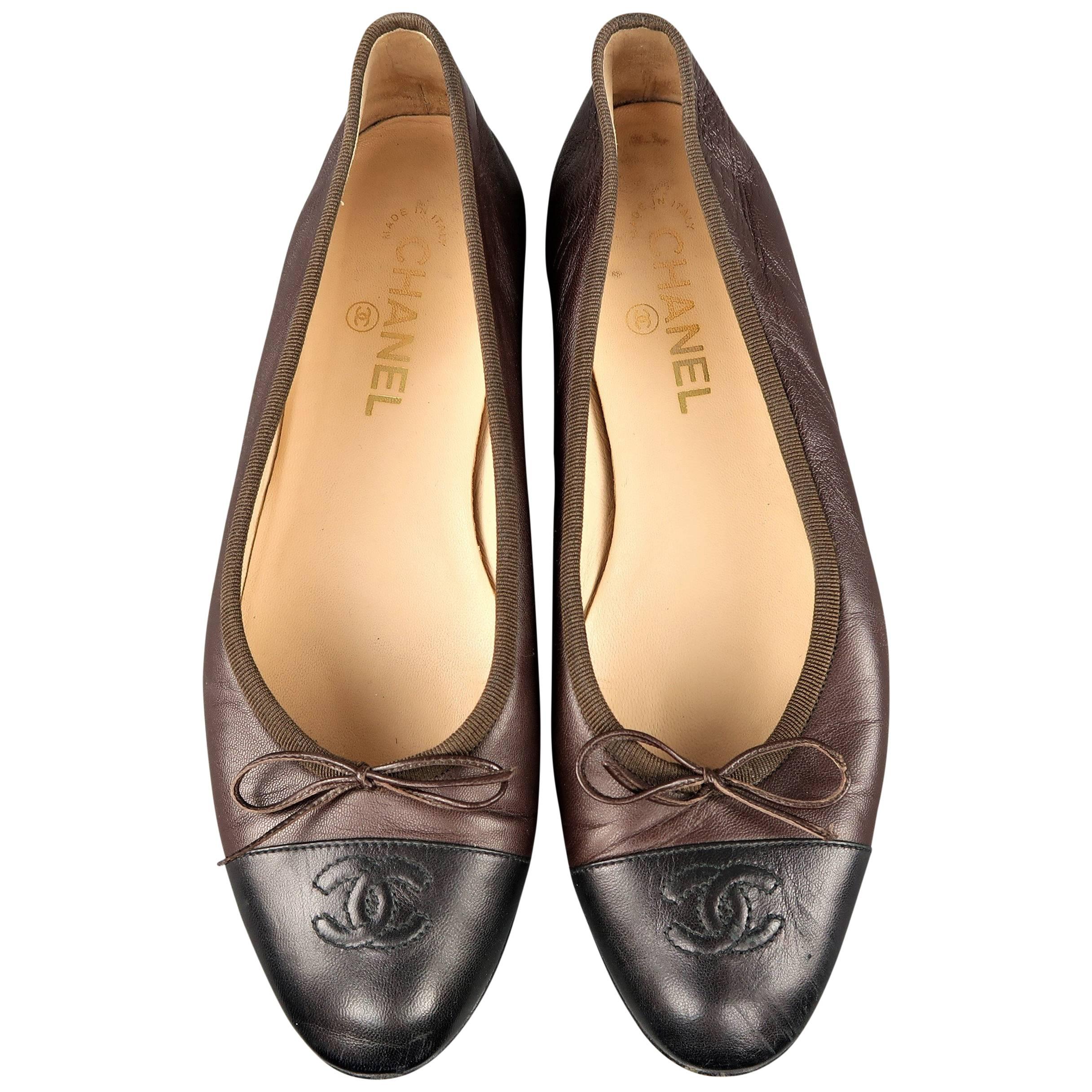 CHANEL Flats Size 10.5 Brown and Black Leather CC Cap Toe Ballet