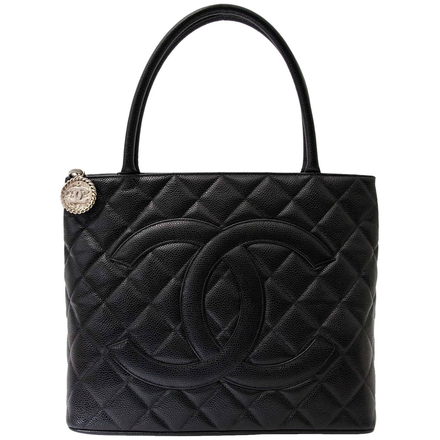Chanel Black Quilted Caviar Leather CC Bag For Sale