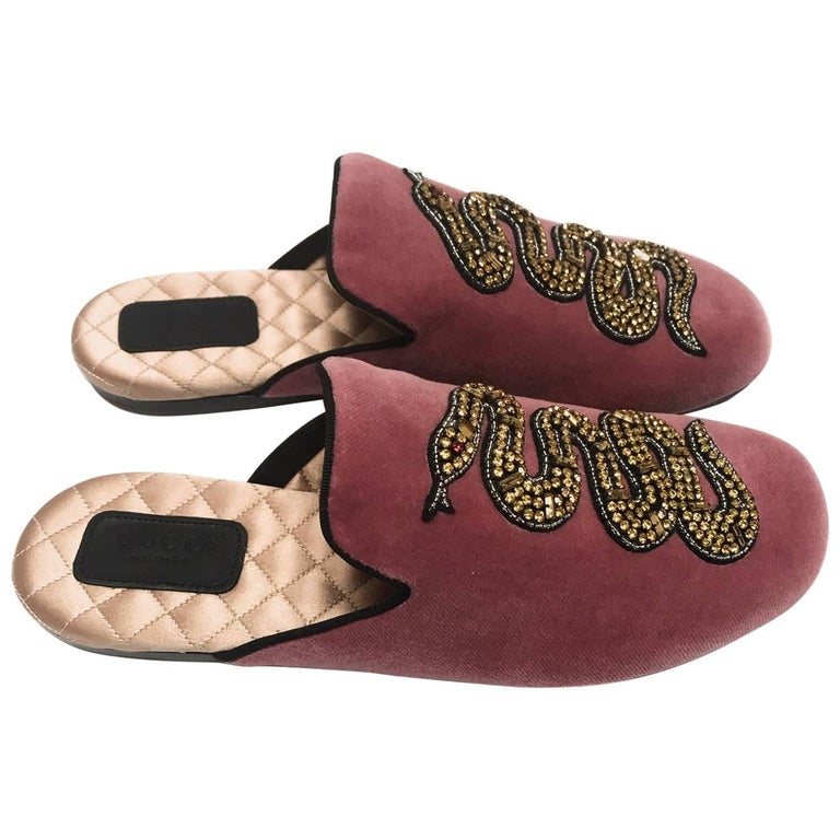 fødselsdag spisekammer mønster Gucci Pink Velvet with Yellow Crystals Snake Italian Slippers Shoes, 2017  For Sale at 1stDibs | gucci pink slippers