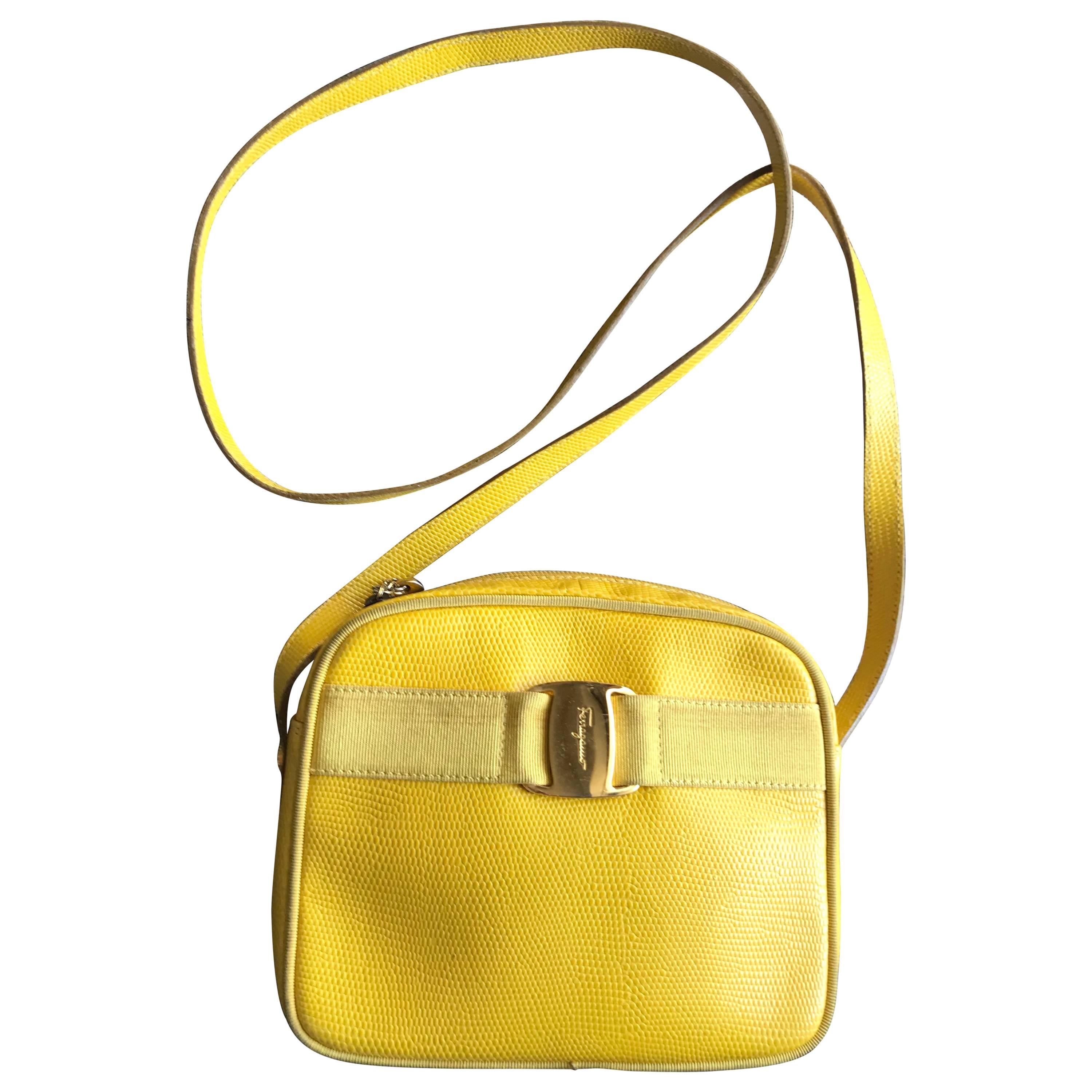 Vintage Salvatore Ferragamo lizard embossed yellow leather shoulder bag. Vara For Sale
