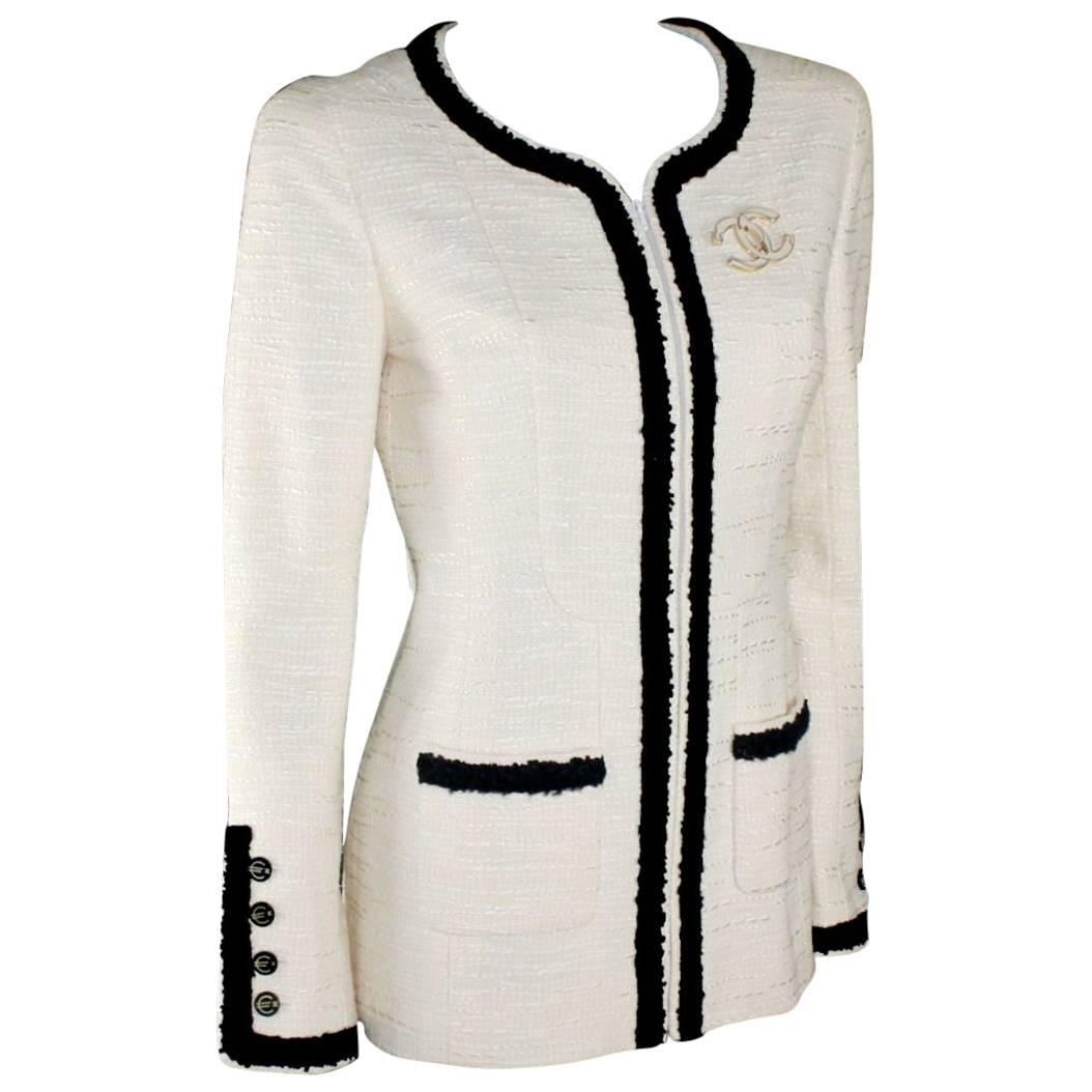 Stunning Chanel Signature Monochrome Tweed Boucle Jacket CC Logo Buttons