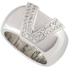 Bague Versace V en or blanc