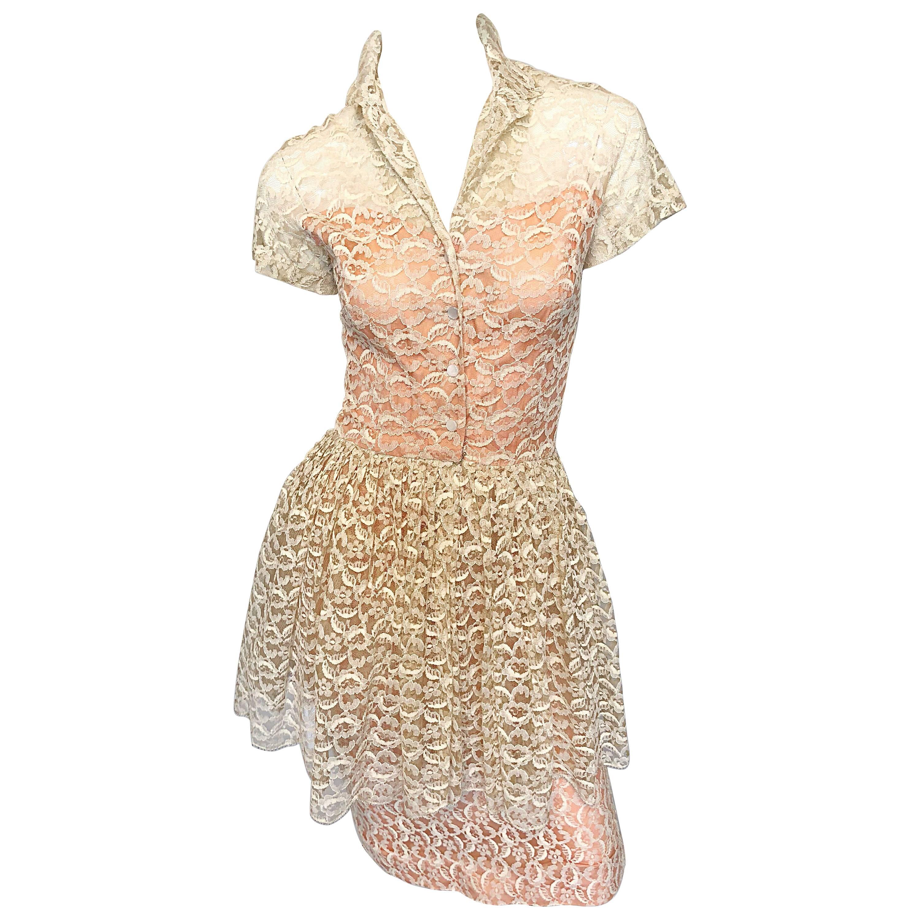 Demi Couture 1950er Neusteters Elfenbein + Rosa Seide Französisch Spitze Vintage Schößchen Kleid mit Schößchen