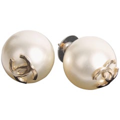 Chanel XL Pearl Earrings - white/silver