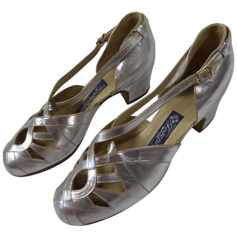 Pair of Salomé Shoes in silver leather - France Circa 1930/1940