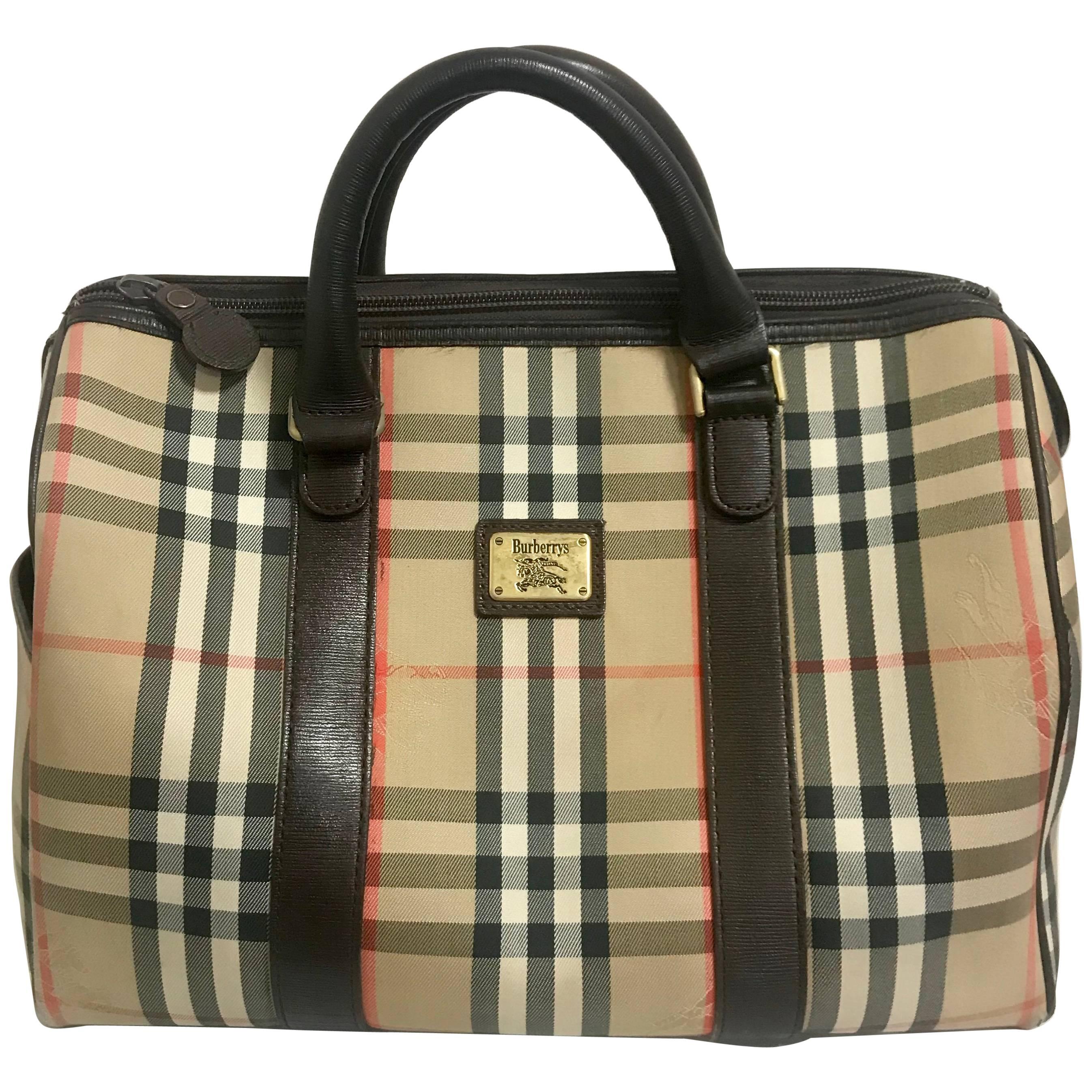 Vintage Burberry classic beige and brown nova check handbag. Unisex purse. For Sale