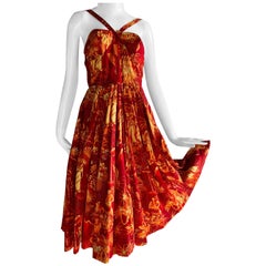 Alfred Shaheen - Robe de soleil en coton rouge, orange et jaune avec imprimé Tiki, années 1950