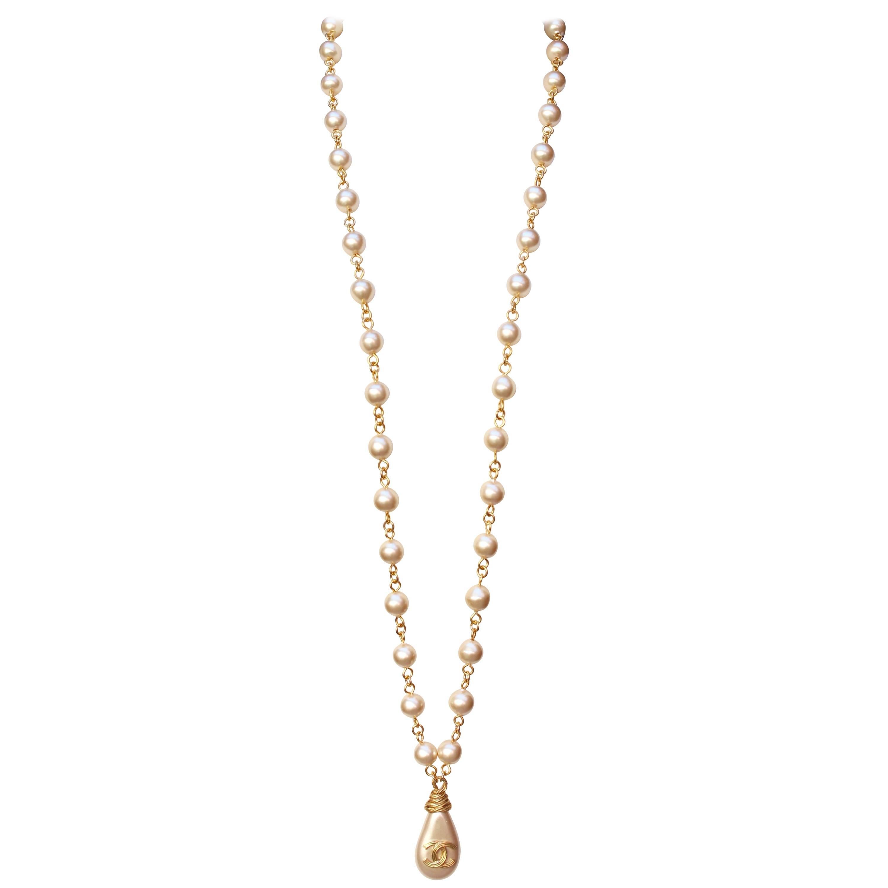 Spring 1994 Chanel pearly beads long necklace with “calisson” shaped pendant