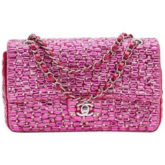 Chanel - Sac à double rabat en cuir d'agneau lisse et brodé - Fuchsia irisé