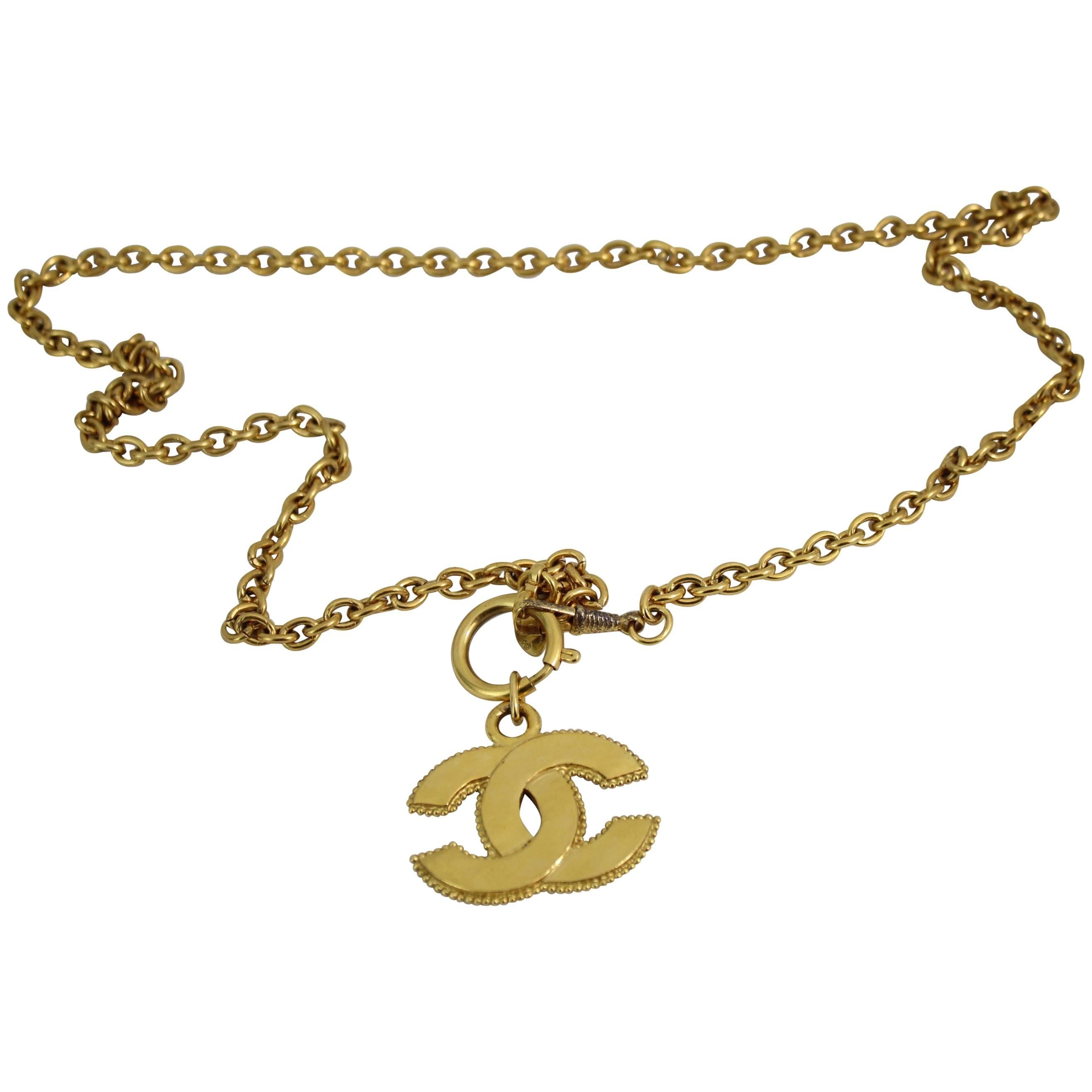 Chanel Vintage Golden metal Double C necklace