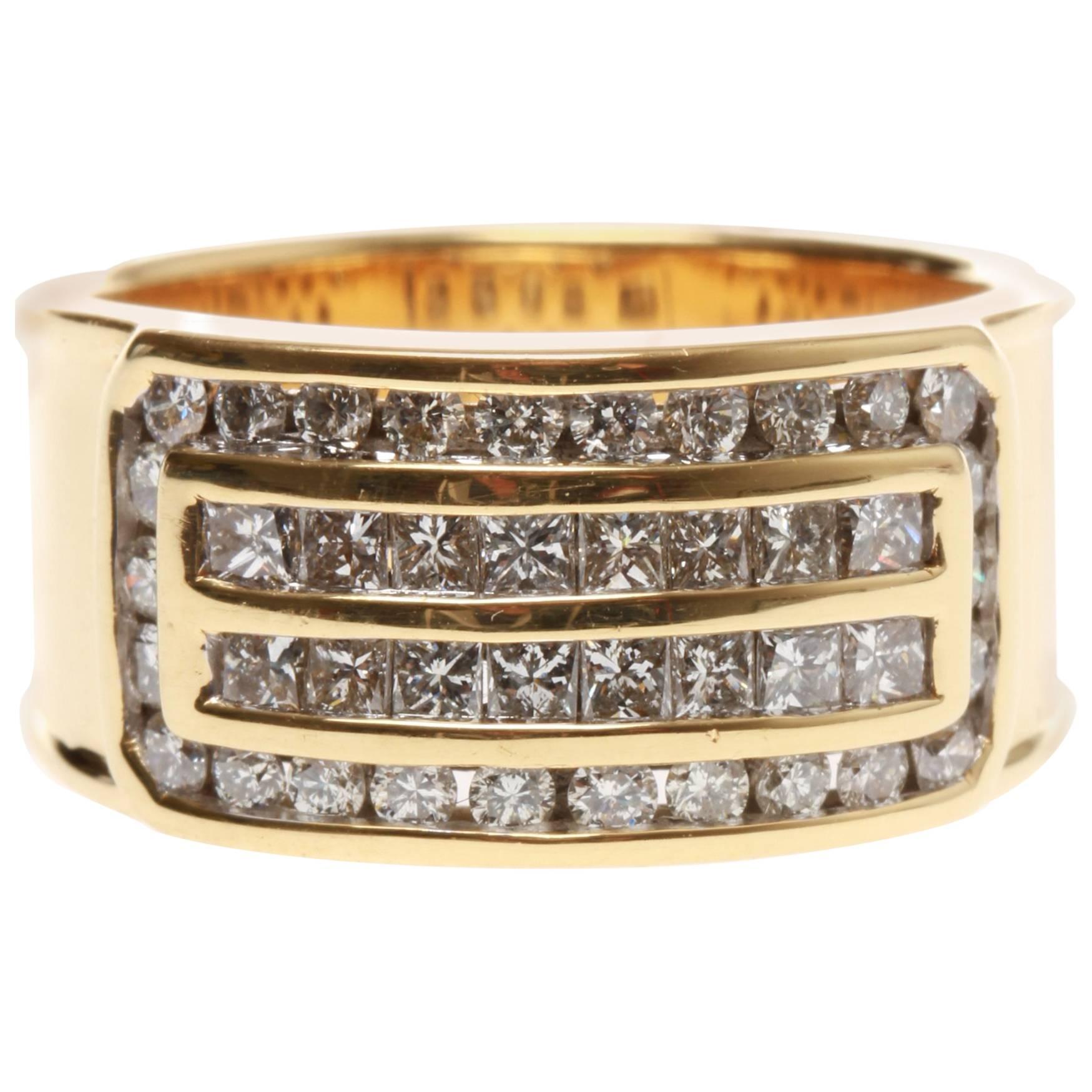 Lady's 18ct yellow gold diamond ring For Sale