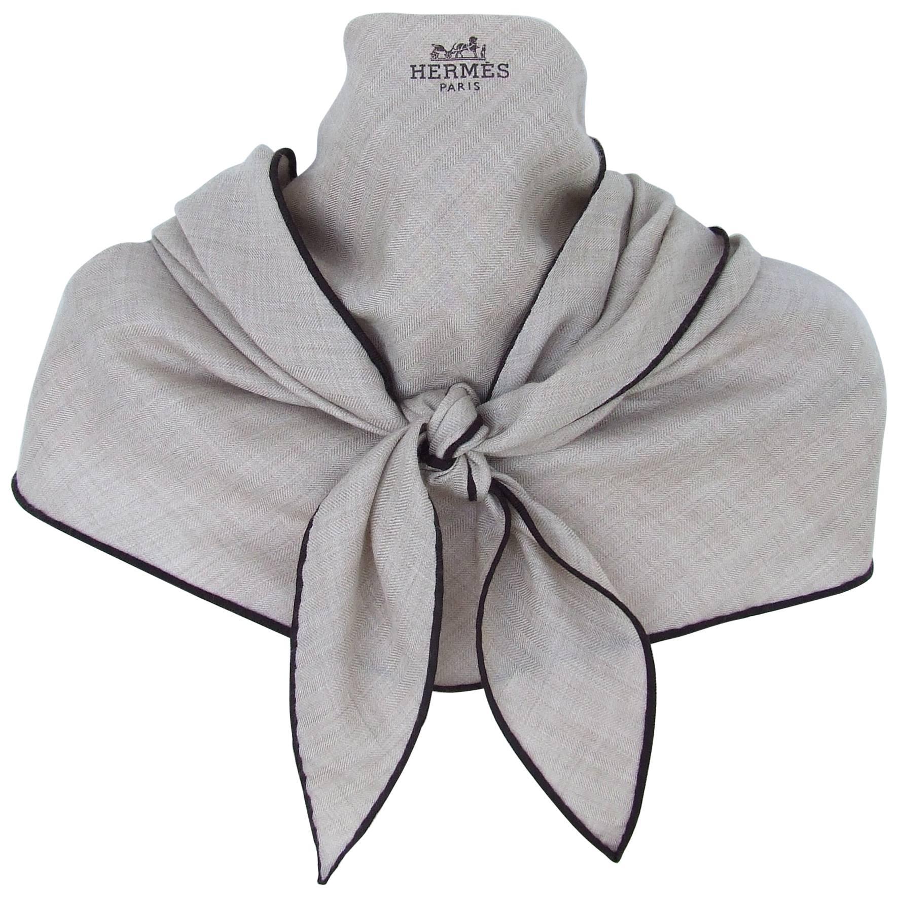 Hermès Diamond shaped Cashmere Silk Men's Beige Brown GM Wrap Losange Scarf 