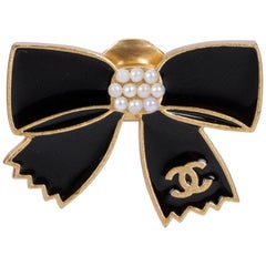 Chanel Black Enamel & Pearl Bow Pin