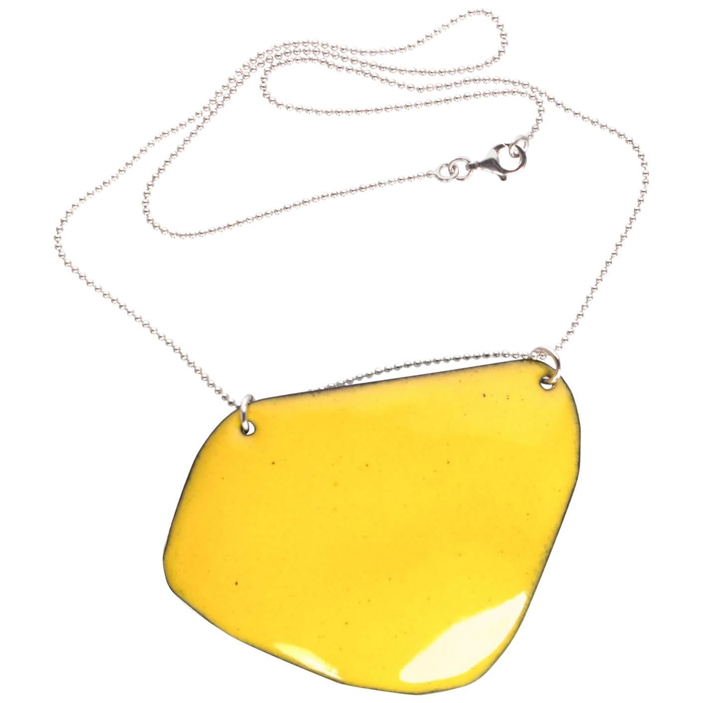 Michel McNabb for Basha, collier à pendentif en argent avec pendentif en or, émail et limoncello