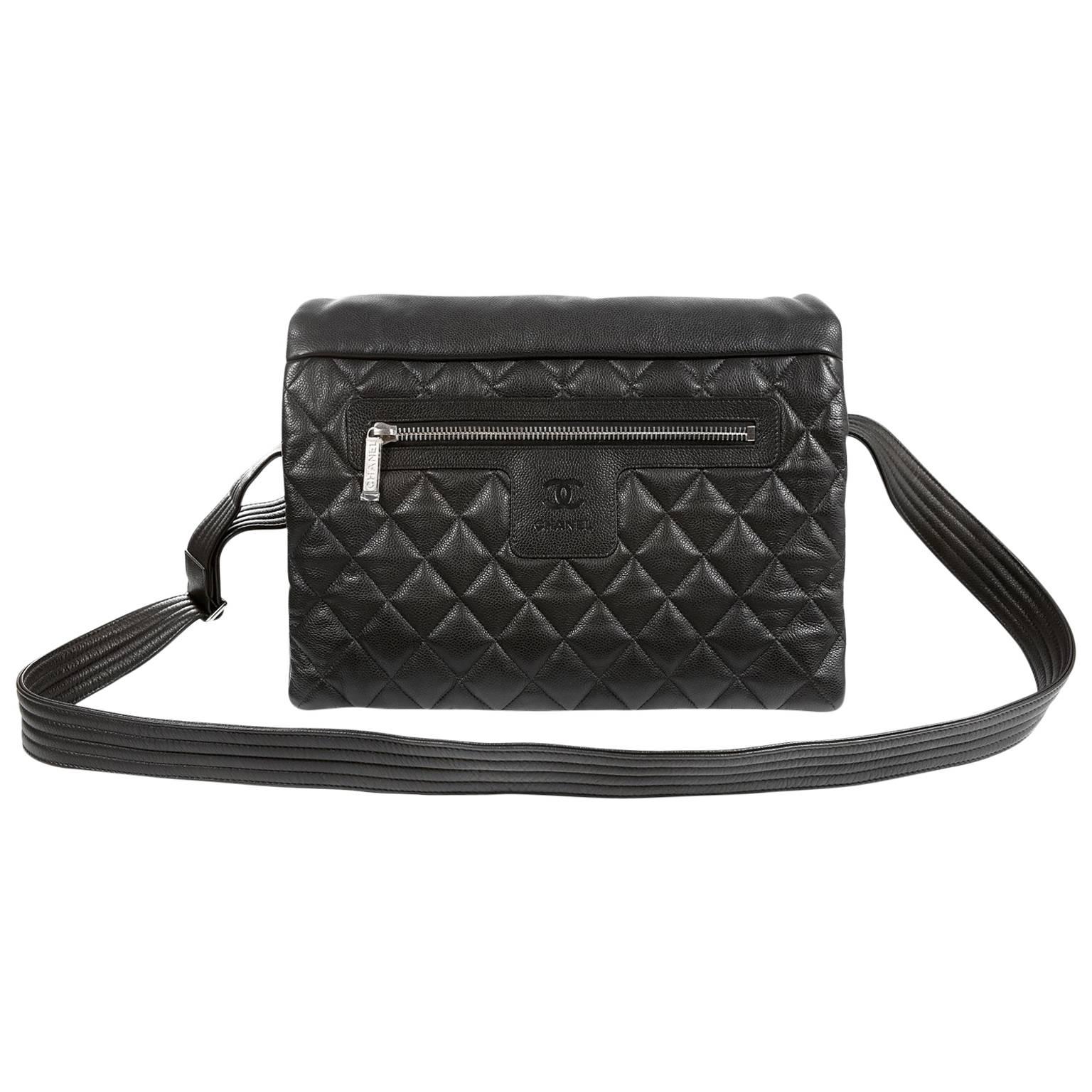 chanel black messenger bag
