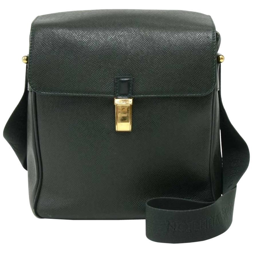 Louis Vuitton Yaranga Green Taiga Leather Messenger Bag  For Sale