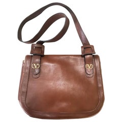 Retro Valentino Garavani brown nappa leather shoulder bag with V logo motifs.