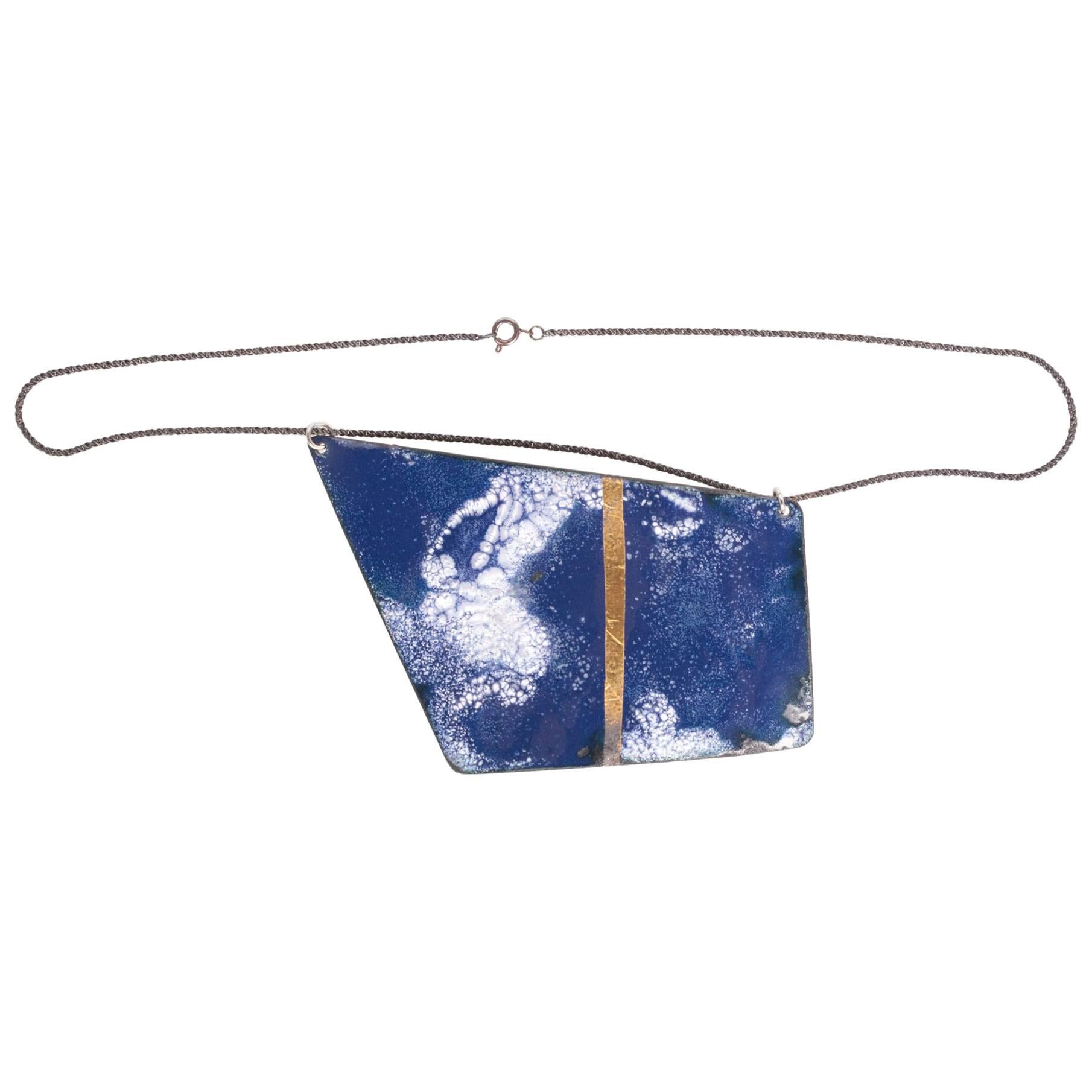 Michel McNabb für Basha Gold Wendbare blaue und rosa quadratische Halskette im Angebot