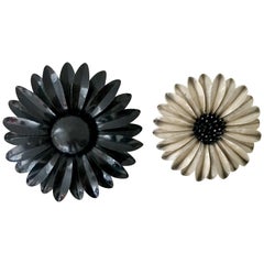 60
S Pair Of Organic Modern Enamel "Flower Power" Brooches 60
S Pair Of Organic Modern Enamel "Flower Power" Brooches