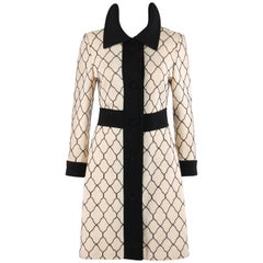 Manteau de voiture LILLI ANN en laine tricotée à motif treillis quadrilobé crème et noir des années 1960