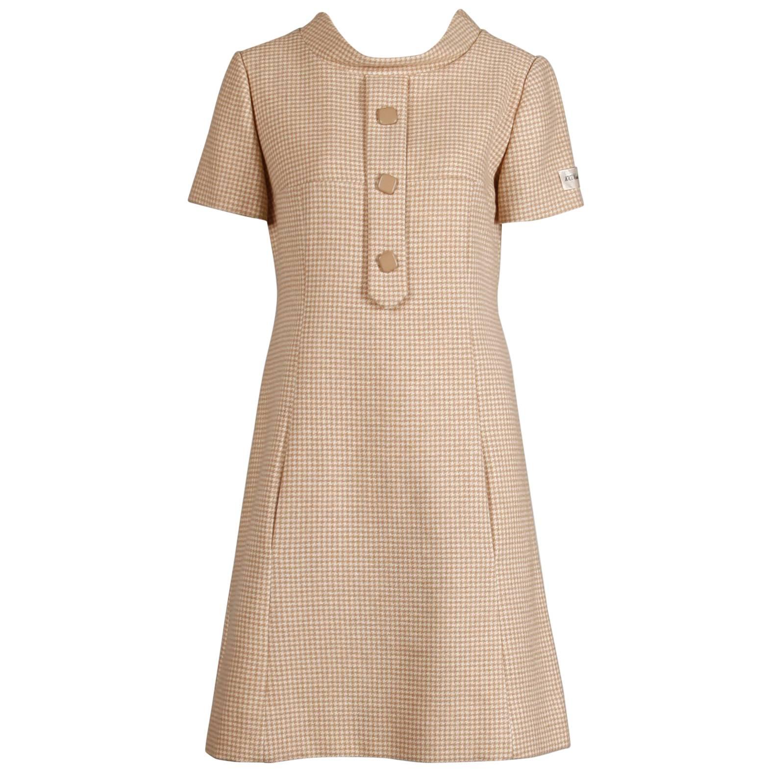 Unworn 1960s Charles Cooper Vintage 100% Cashmere Houndstooth Mod Shift Dress For Sale