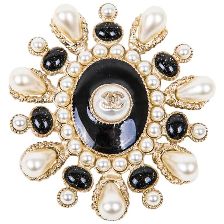 CHANEL Brooch, Paris Cuba Collection in Gilt Metal, Mother of Pearl 