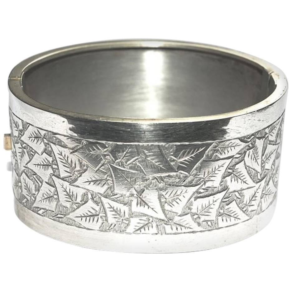 Antique Victorien Silver Tone Engraved Ivy Leaf Bangle (Bracelet en forme de feuille de lierre)