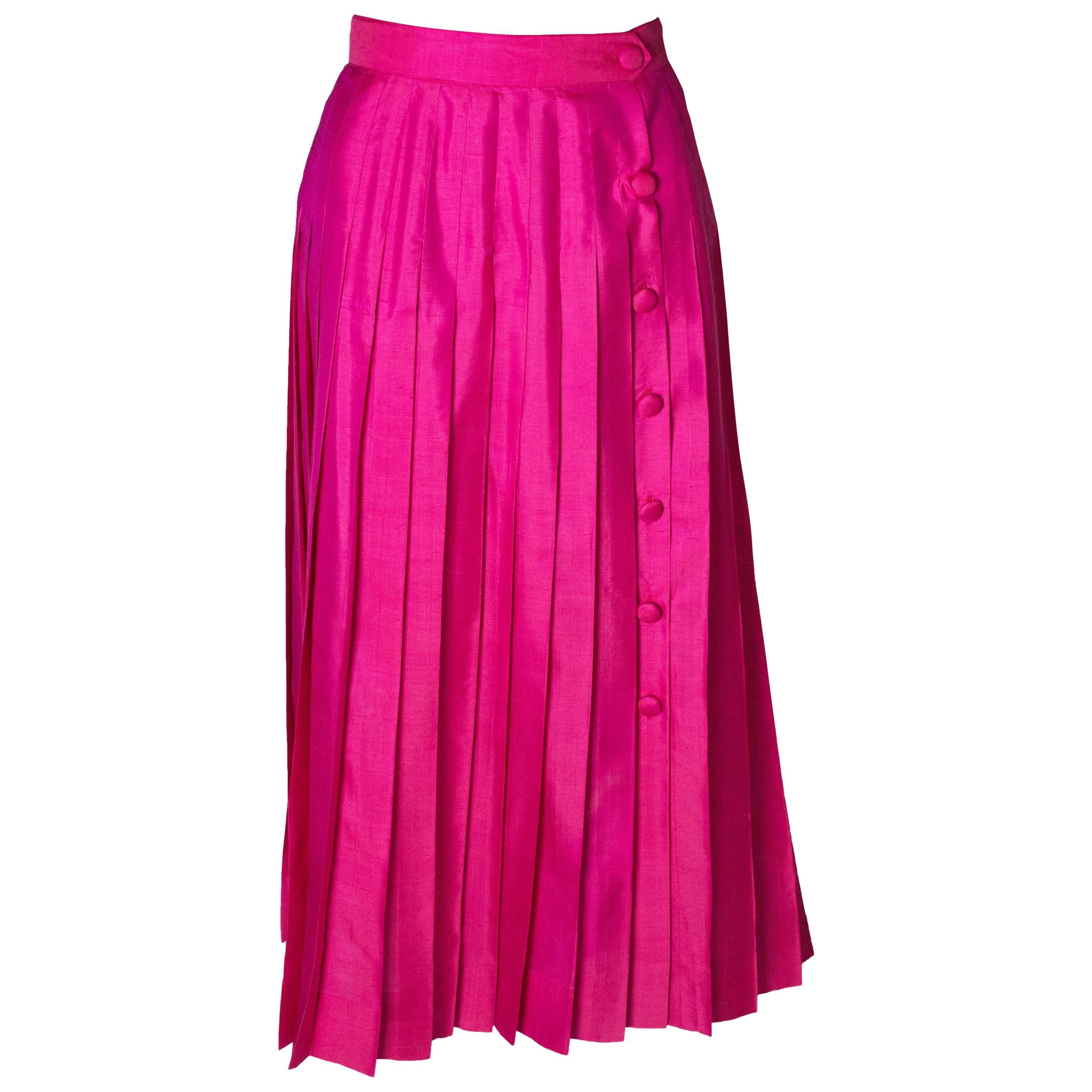 A Vintage 1970s silk high waisted pleated day skirt