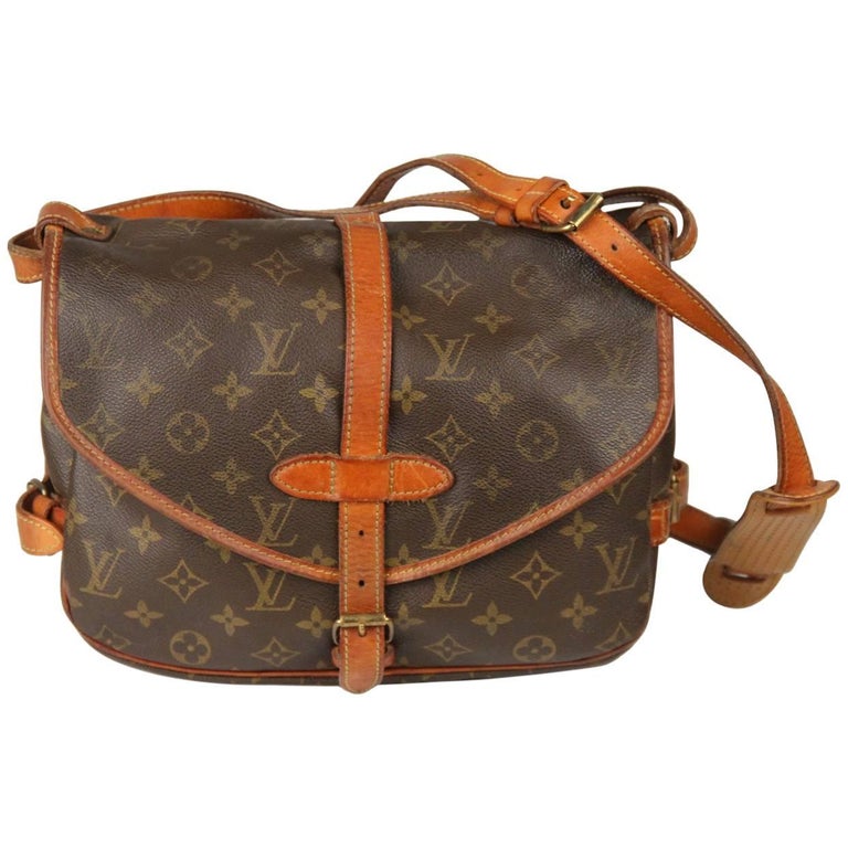 LOUIS VUITTON Vintage Monogram Canvas SAUMUR 30 Messenger Bag For Sale