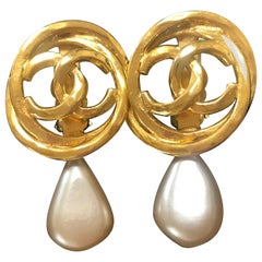 Retro CHANEL golden layered hoop design earrings with CC and teardrop pearls.