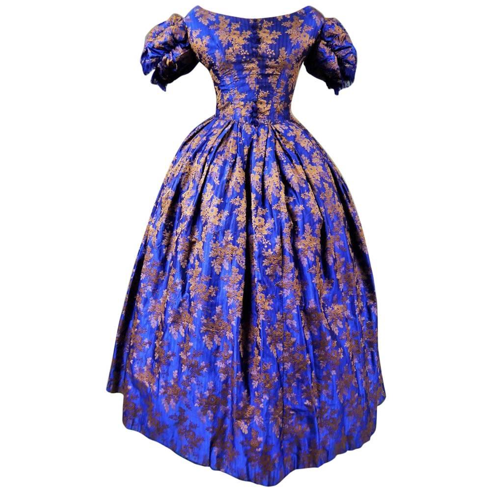 Deep blue brocaded silk crinoline ball-gown – Circa 1850