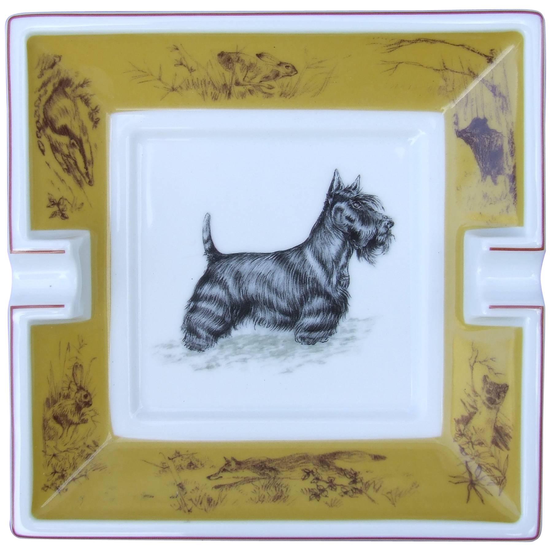 Hermès Petit Cendrier en Porcelaine Imprimé Cendrier à Change Plateau Chien Scottish Terrier