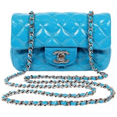 Chanel - Mini sac à rabat classique en cuir verni turquoise