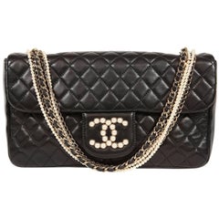 Chanel Schwarzes Lammfell Westminster Pearl Flap Bag- Medium