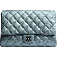 Chanel Hellblau Gestepptes Lackleder Zeitlose Clutch Tasche