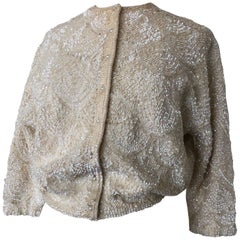 cardigan des années 1960 en angora crème uni avec boutons à paillettes et perles