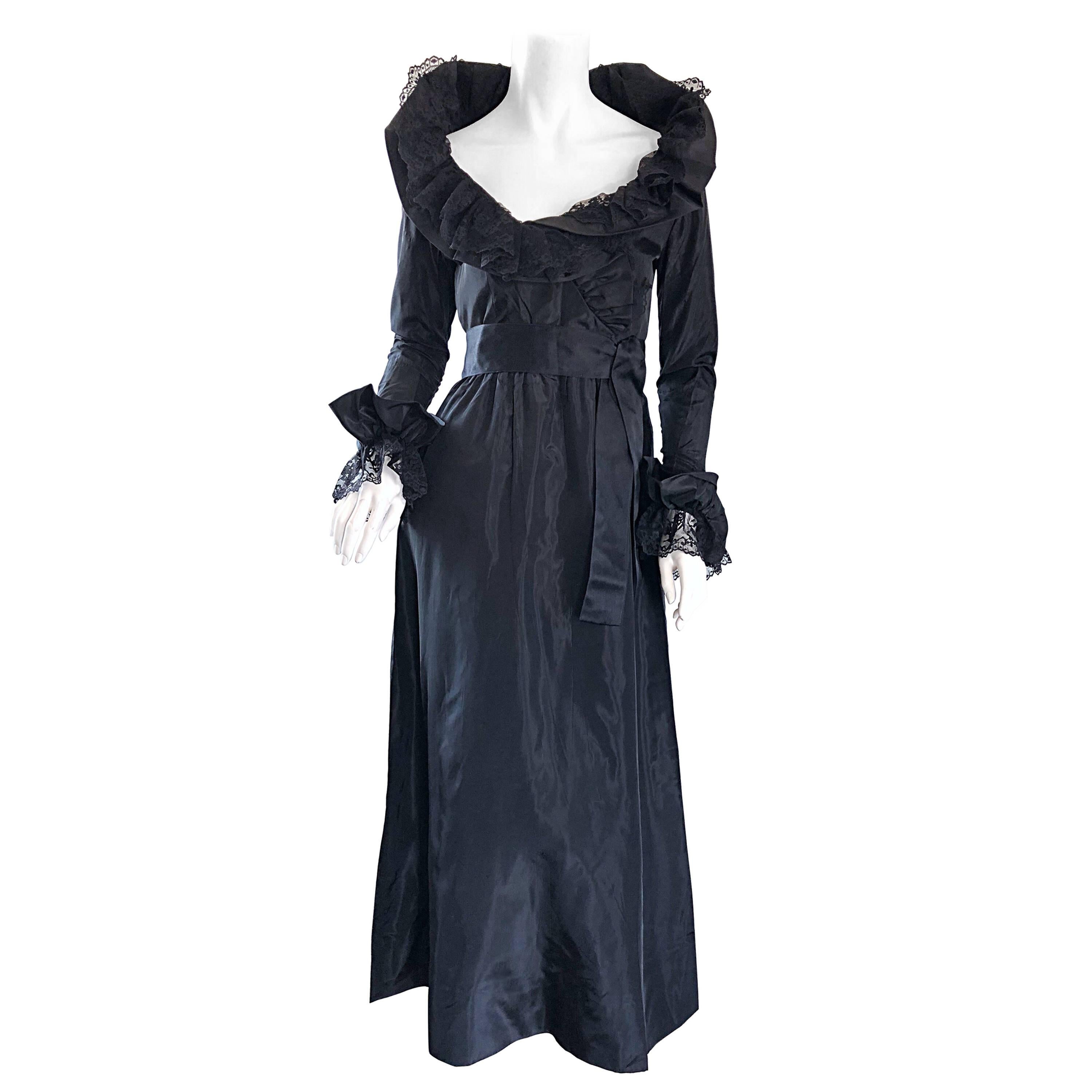 Precioso vestido de noche Vintage Bill Blass Couture de seda tafetán y encaje de manga larga en venta