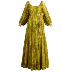 1970s Anne Fogarty Retro Chartreuse Paisley Print Infinity Pleated Maxi Dress