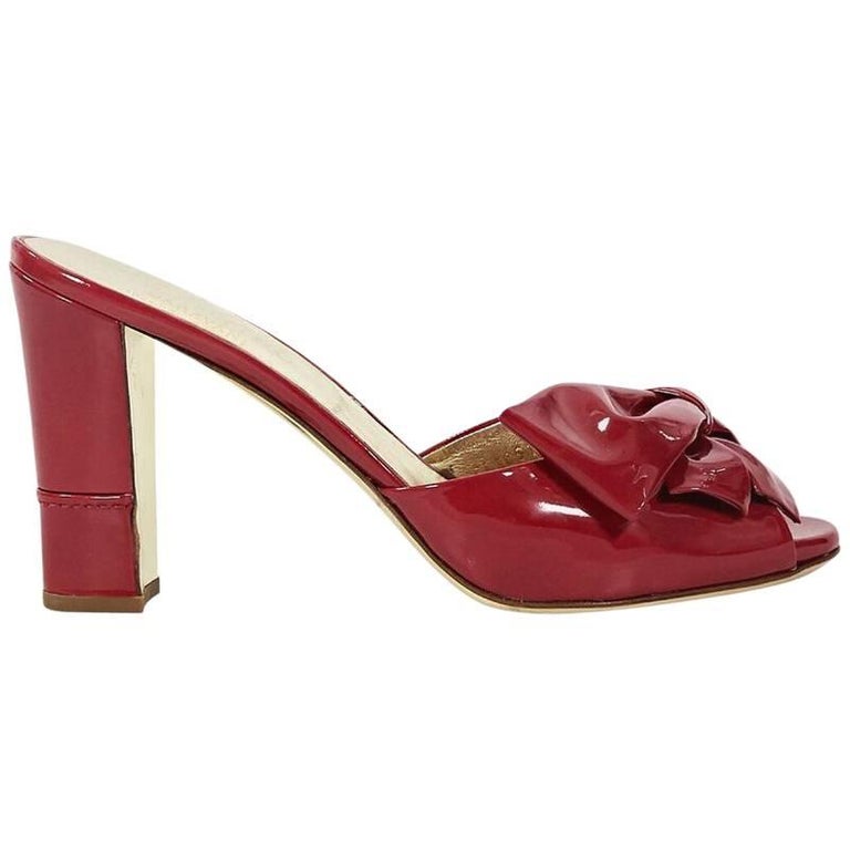 give Uskyldig dårlig Red Valentino Patent Leather Bow Sandals For Sale at 1stDibs