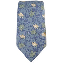 Cravate en soie HERMES Muted Blue & Beige Flower & Butterfly pour hommes