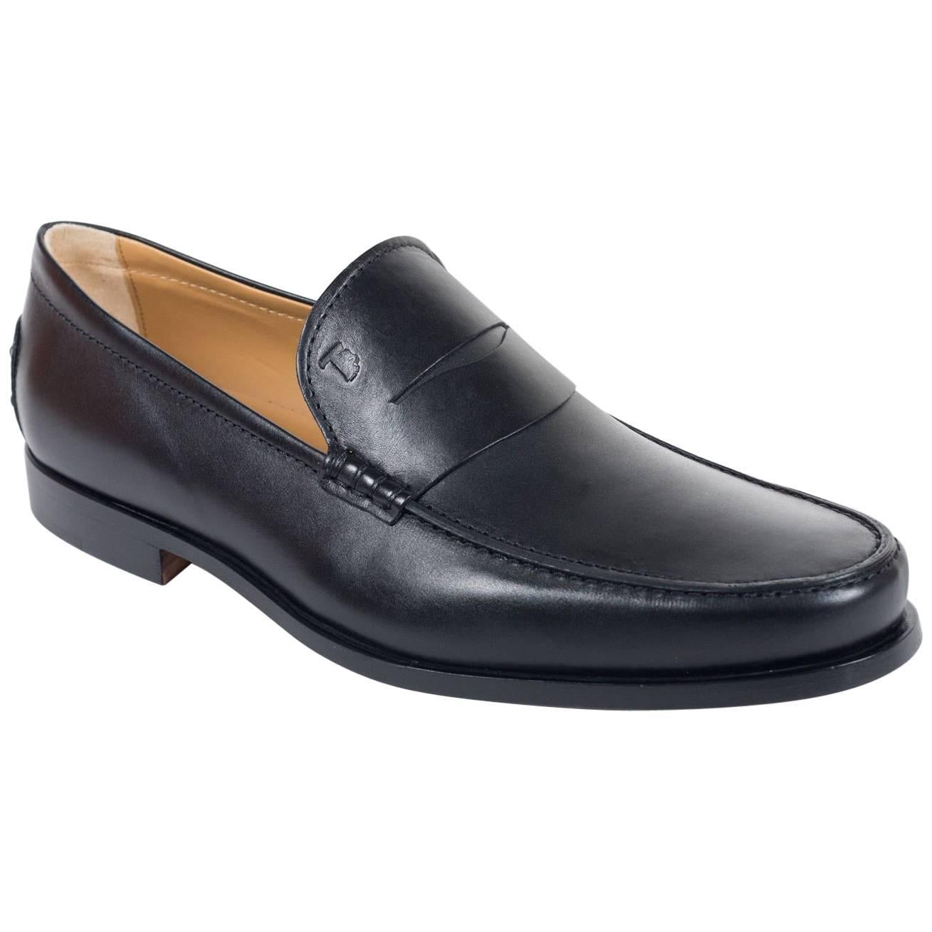 Tod's Men's Classic Matte Black Leather Penny Loafers  For Sale
