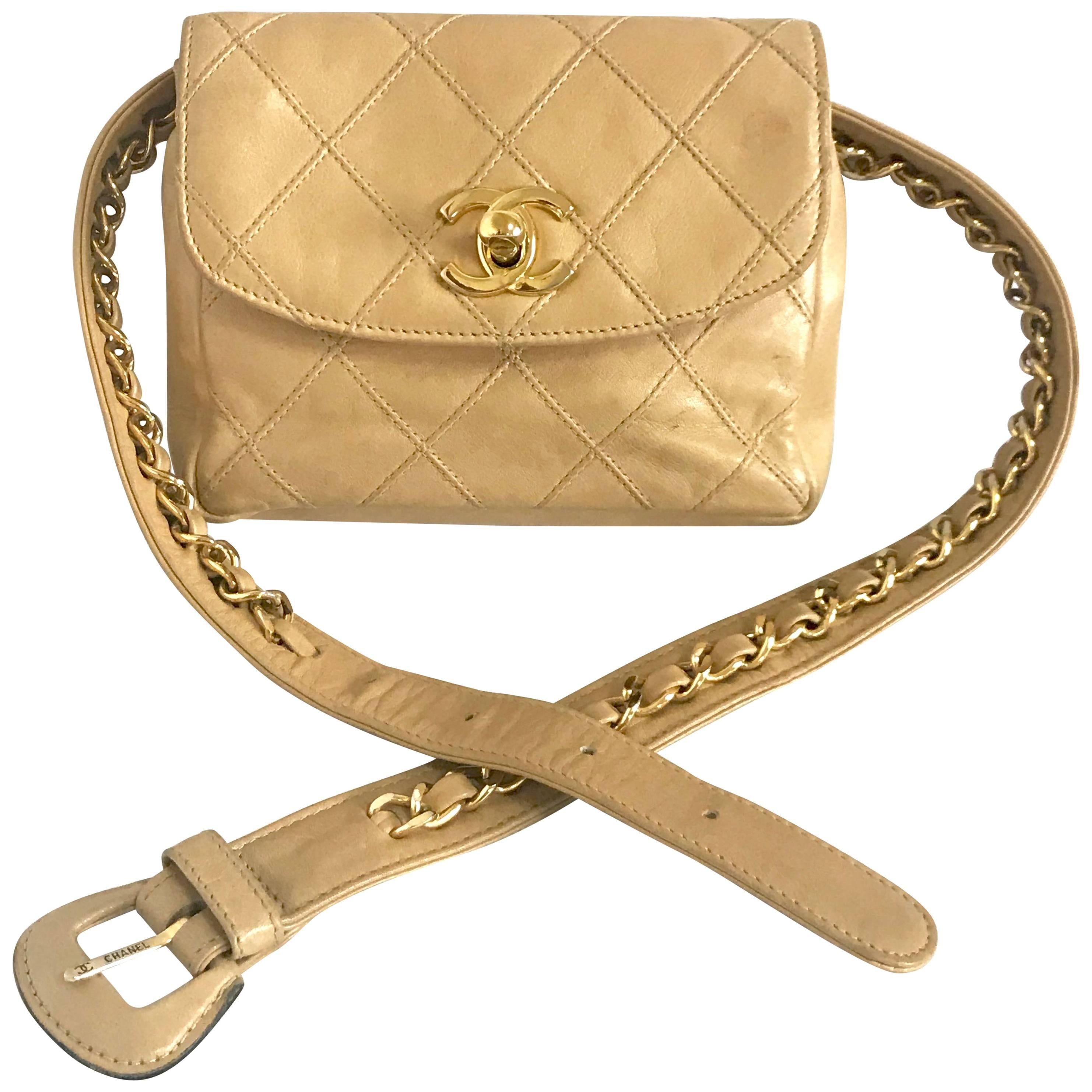 Chanel Vintage beige calfskin waist purse / fanny pack / hip bag with golden CC 