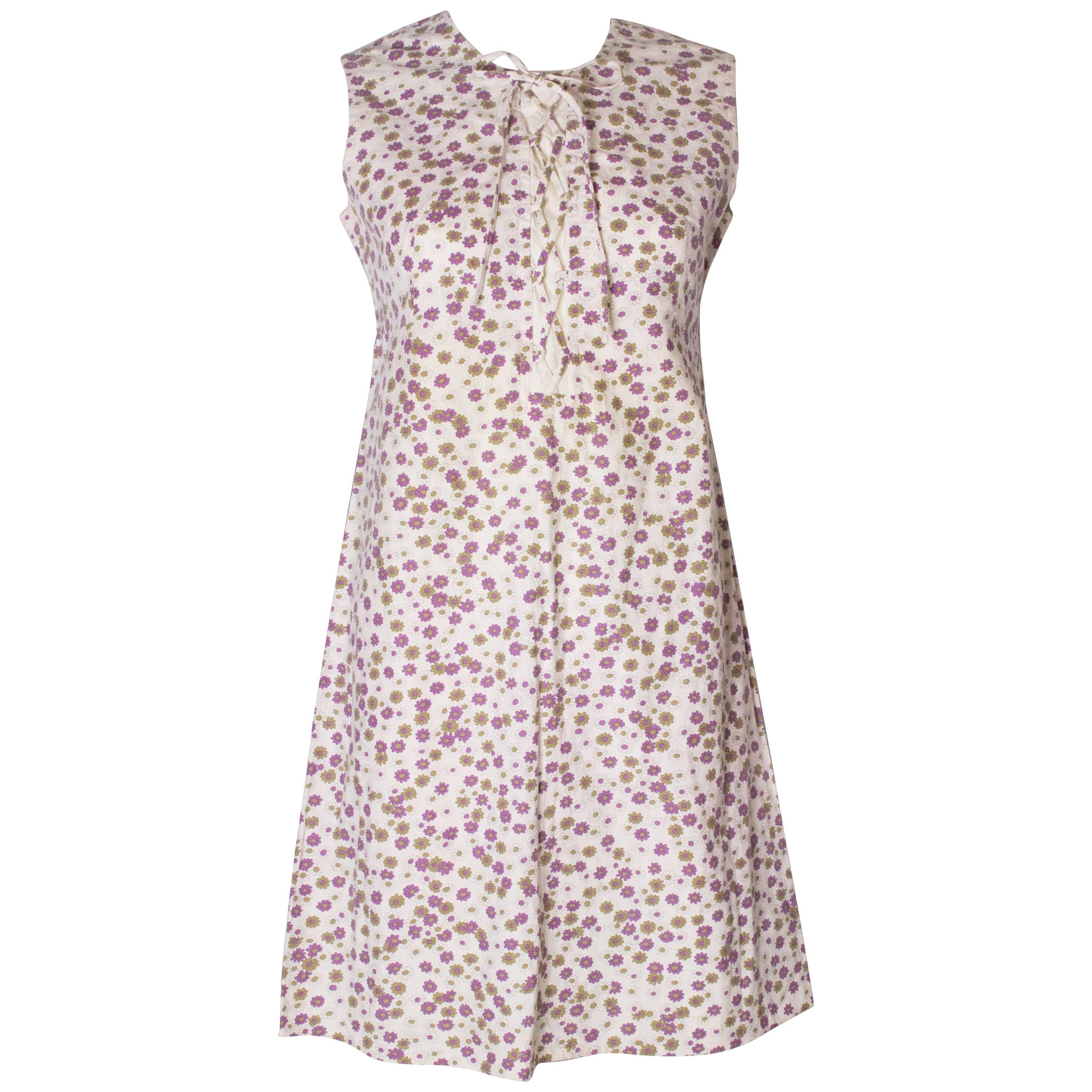 A Vintage 1960s floral print cotton day dress by Peter Robinson For Sale