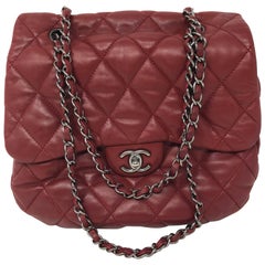 Chanel - Sac en cuir rouge à bulles