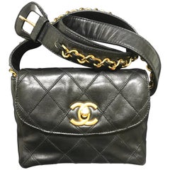 Retro CHANEL black leather waist purse, fanny pack, hip bag with golden CC.
